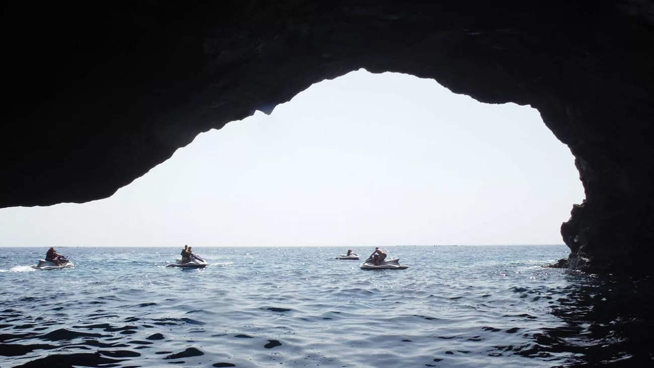 Cuevas marinas y acantilados